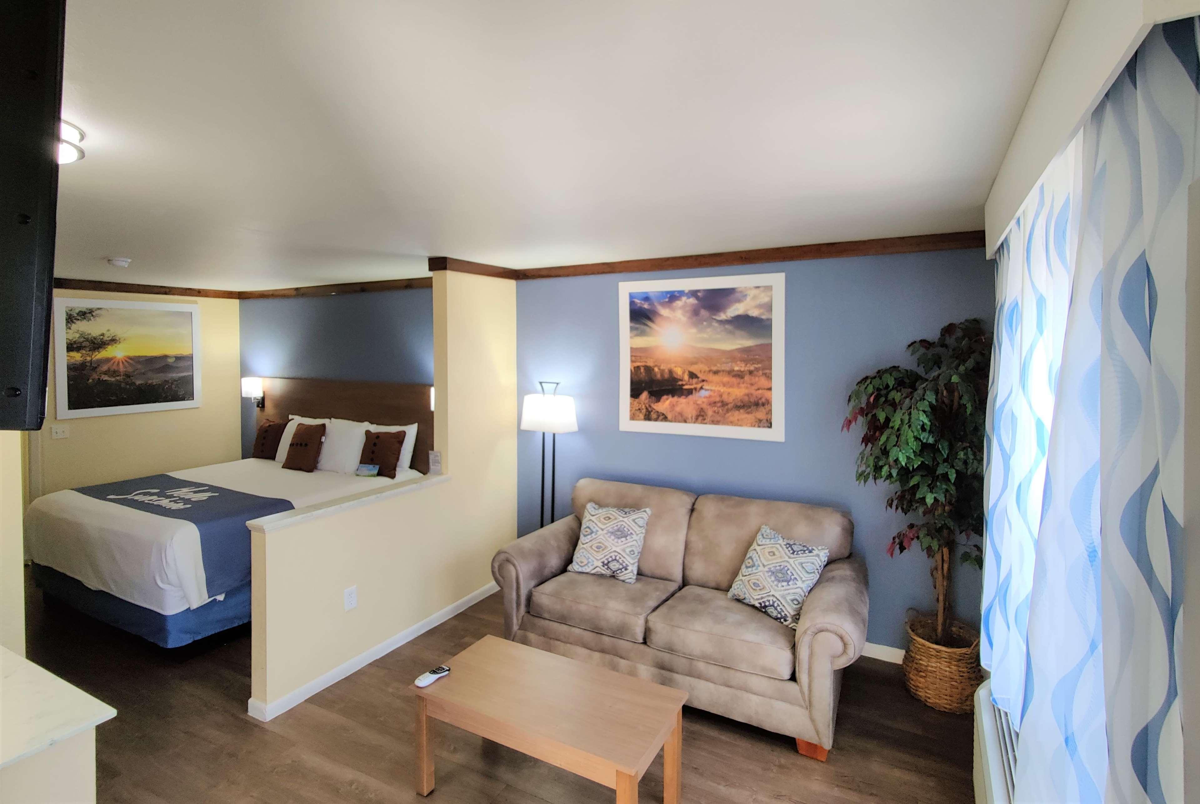 Days Inn By Wyndham Suites Фредериксберг Экстерьер фото
