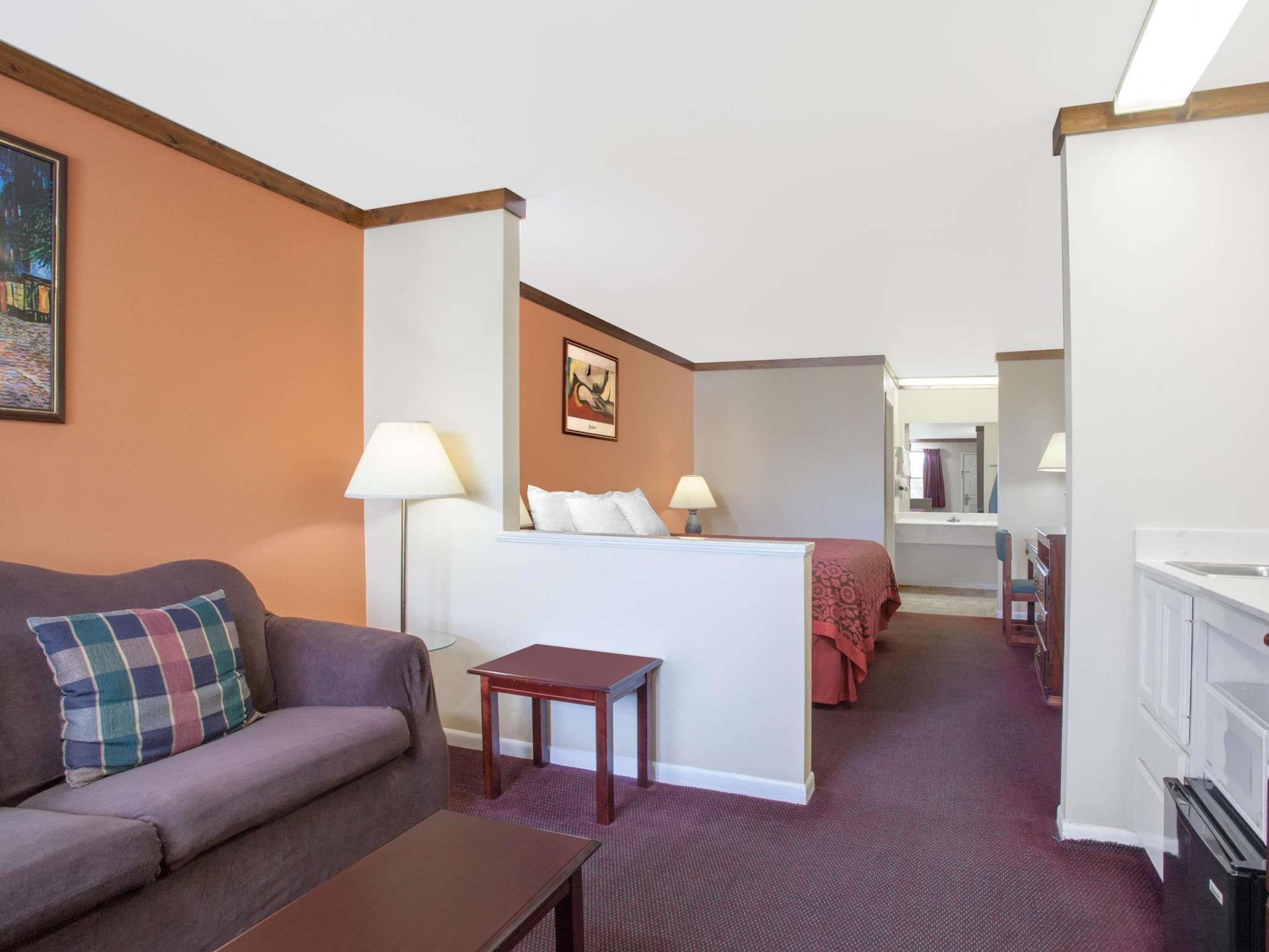 Days Inn By Wyndham Suites Фредериксберг Экстерьер фото
