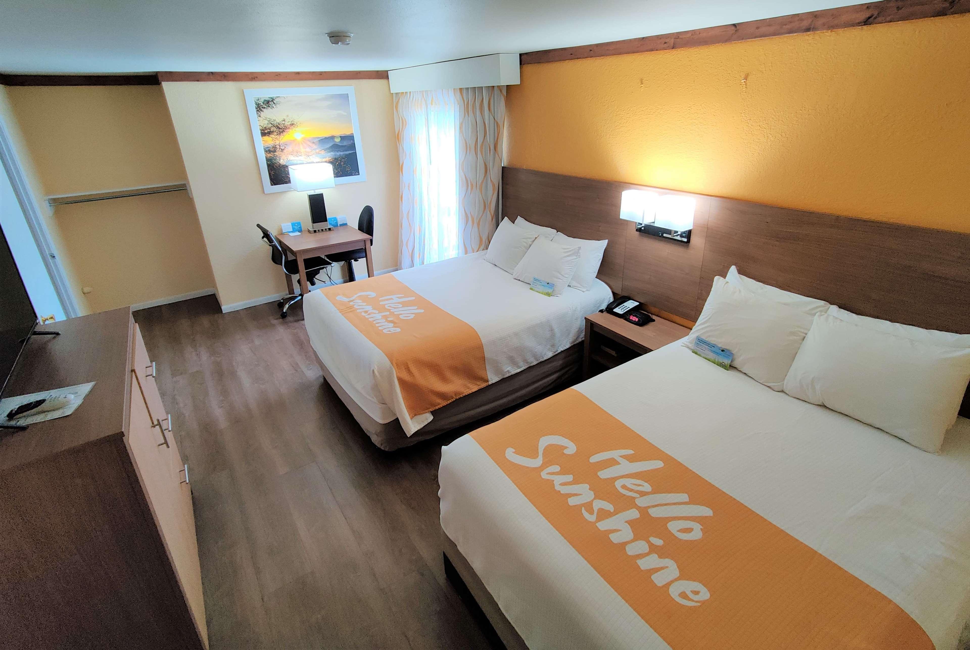 Days Inn By Wyndham Suites Фредериксберг Экстерьер фото