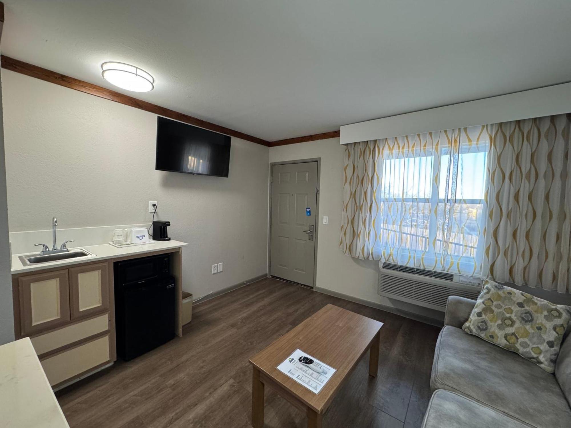 Days Inn By Wyndham Suites Фредериксберг Экстерьер фото