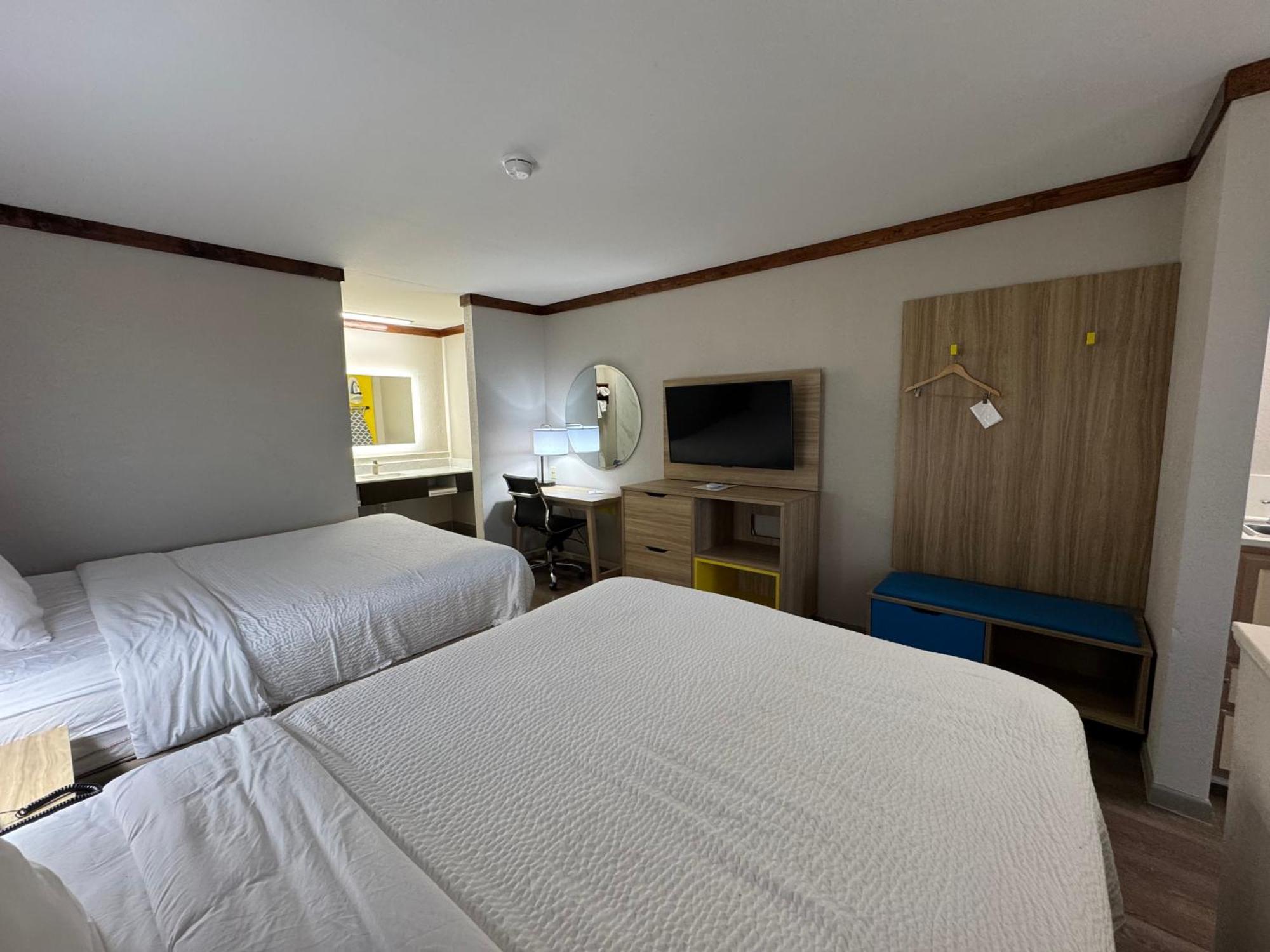 Days Inn By Wyndham Suites Фредериксберг Экстерьер фото