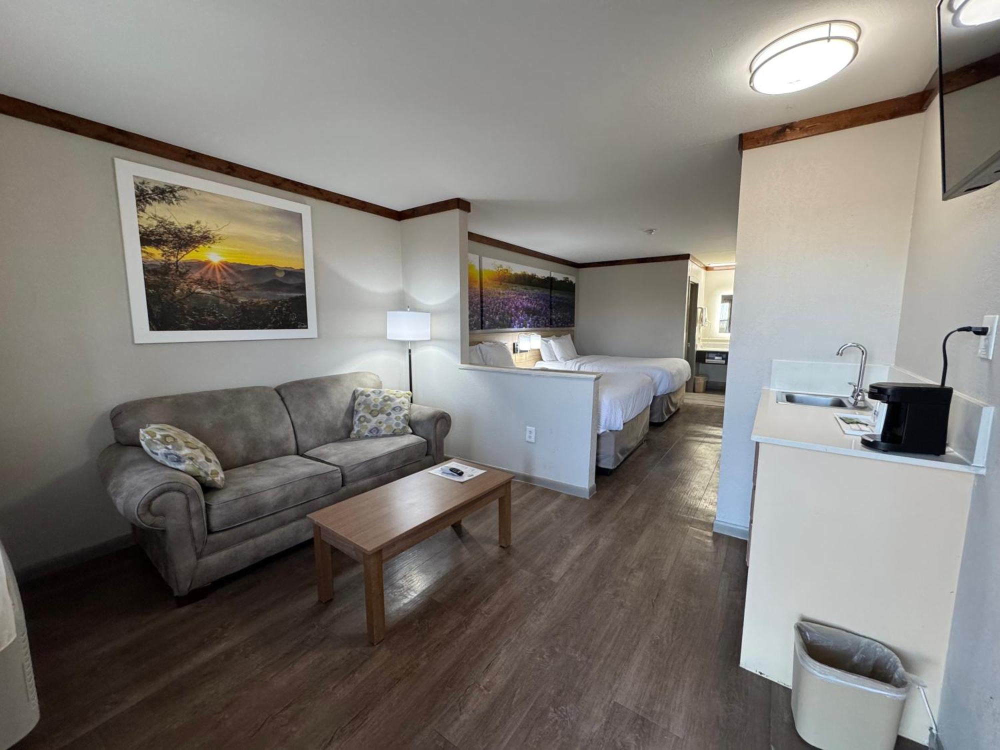 Days Inn By Wyndham Suites Фредериксберг Экстерьер фото