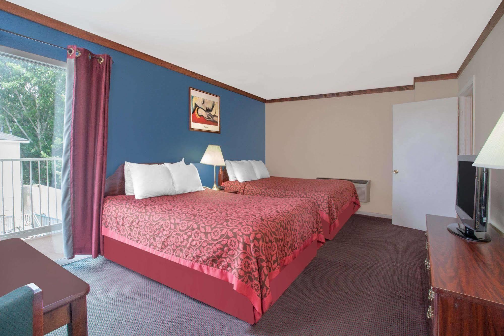 Days Inn By Wyndham Suites Фредериксберг Экстерьер фото